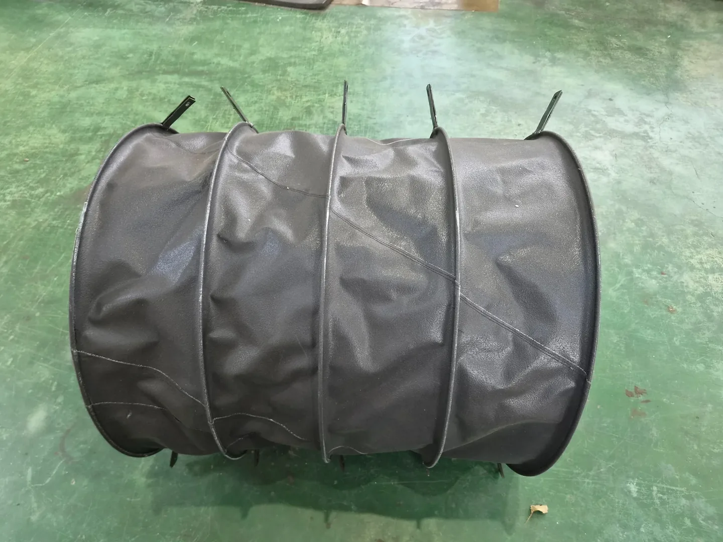 흑색 원형 벨로우즈